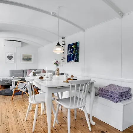 In Rdby With 2 Bedrooms And Wifi 2